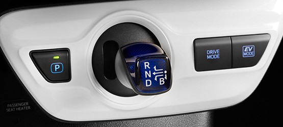 Ne prebacujte ručicu menjača u poziciju N (ler) kada se zaustavite. Ukoliko to uradite automobil neće stvarati struju, a energija iz baterije će se rasipati.